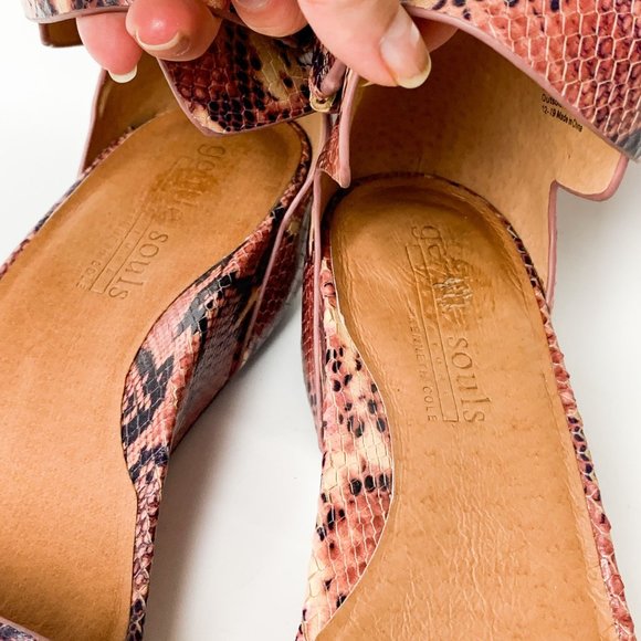 Gentle Souls By Kenneth Cole Gianna Sandal Pink Snake Print  11 - Picture 3 of 8